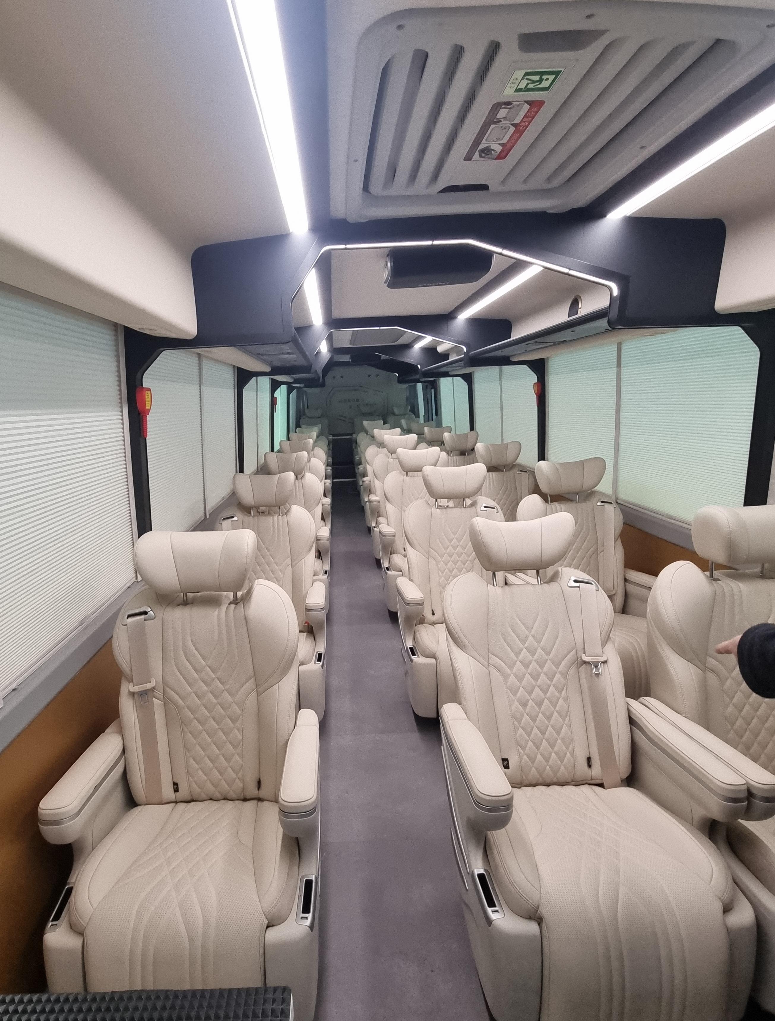 HE25 / HE28 | 25-28인승 팀 코치